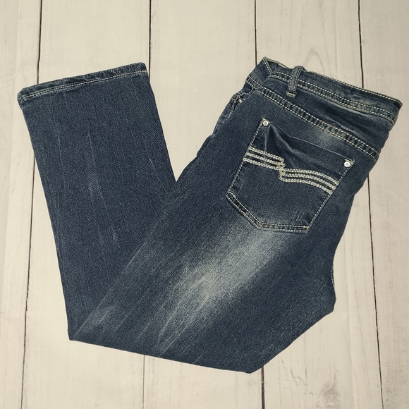 Red Rivet Jean Capri - Picture 8 of 11